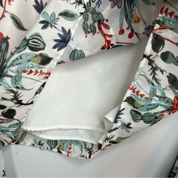 Walter Baker Women's Pullover Blouse Floral Bell Sleeve Tie Neck Lined Flowy M - Picture 6 of 9